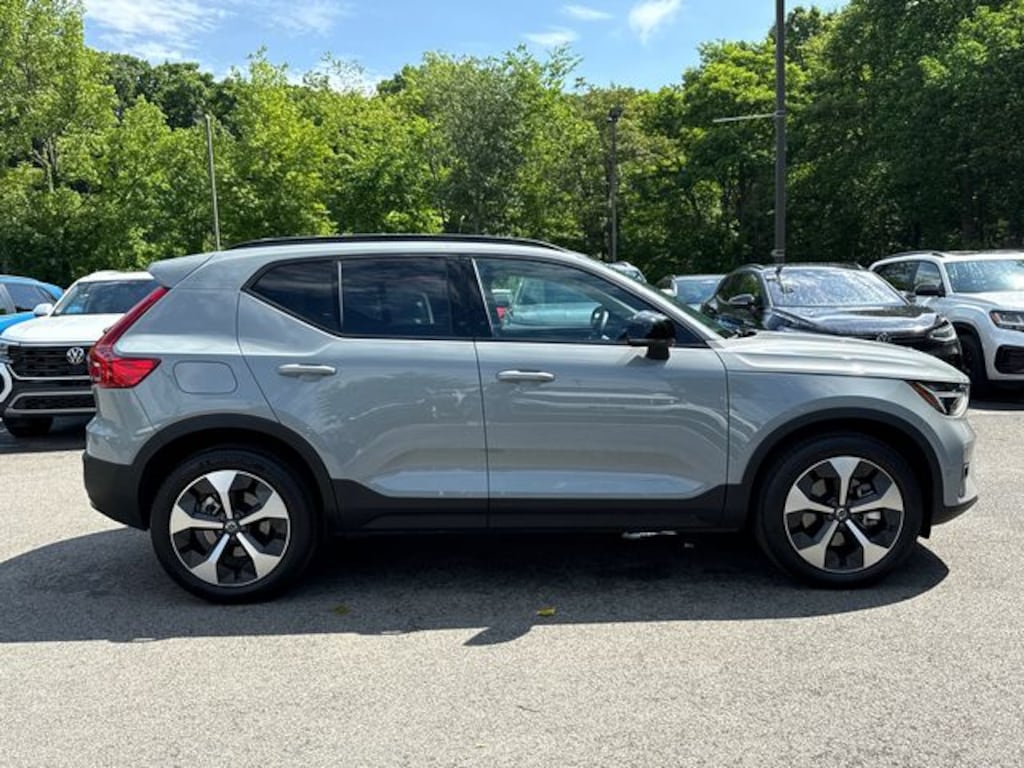 Used 2026 Volvo XC40 B5 Plus SUV