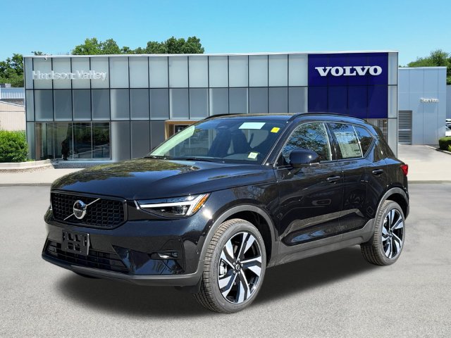 New 2026 Volvo XC40 B5 Ultra SUV
