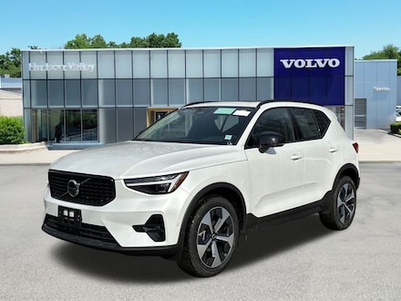 2026 Volvo XC40 B5 Plus SUV