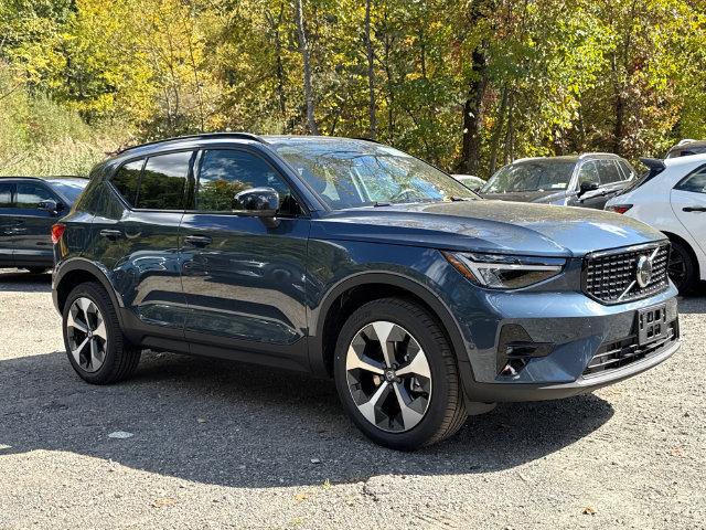New 2026 Volvo XC40 B5 Plus SUV