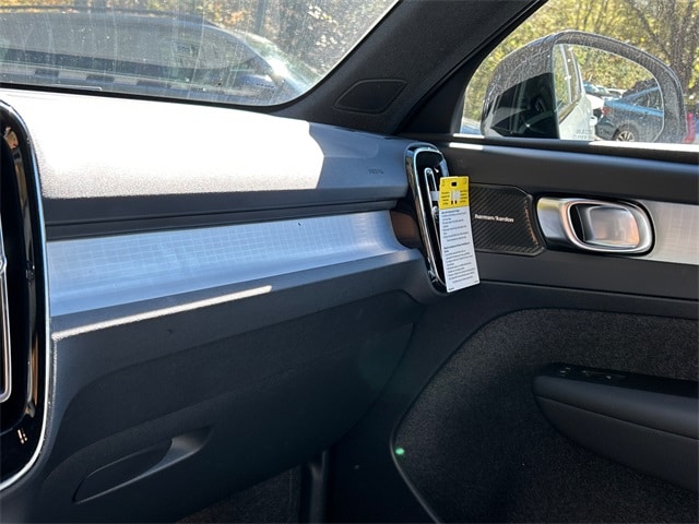 2026 Volvo XC40 Ultra Black Edition - Photo 17