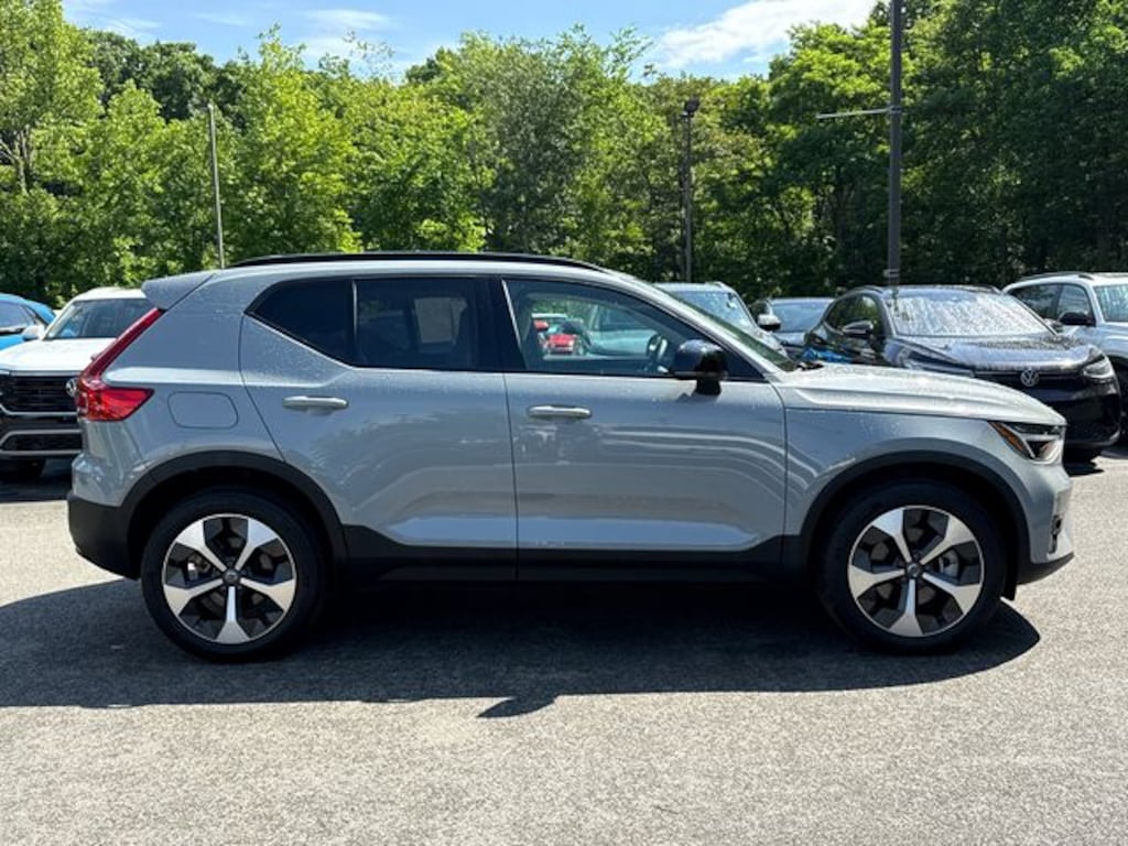 Certified 2025 Volvo XC40 B5 Plus Dark Theme SUV