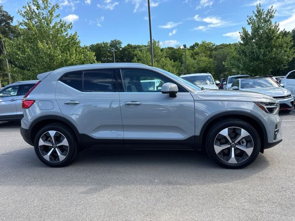 Certified 2025 Volvo XC40 B5 Plus Bright Theme SUV