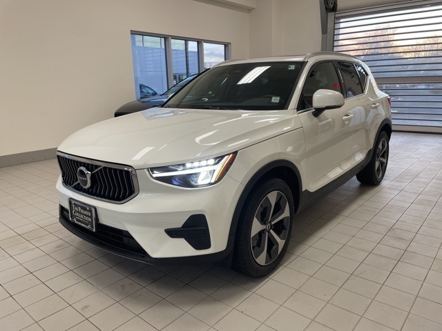 2025 Volvo XC40 Core's photo