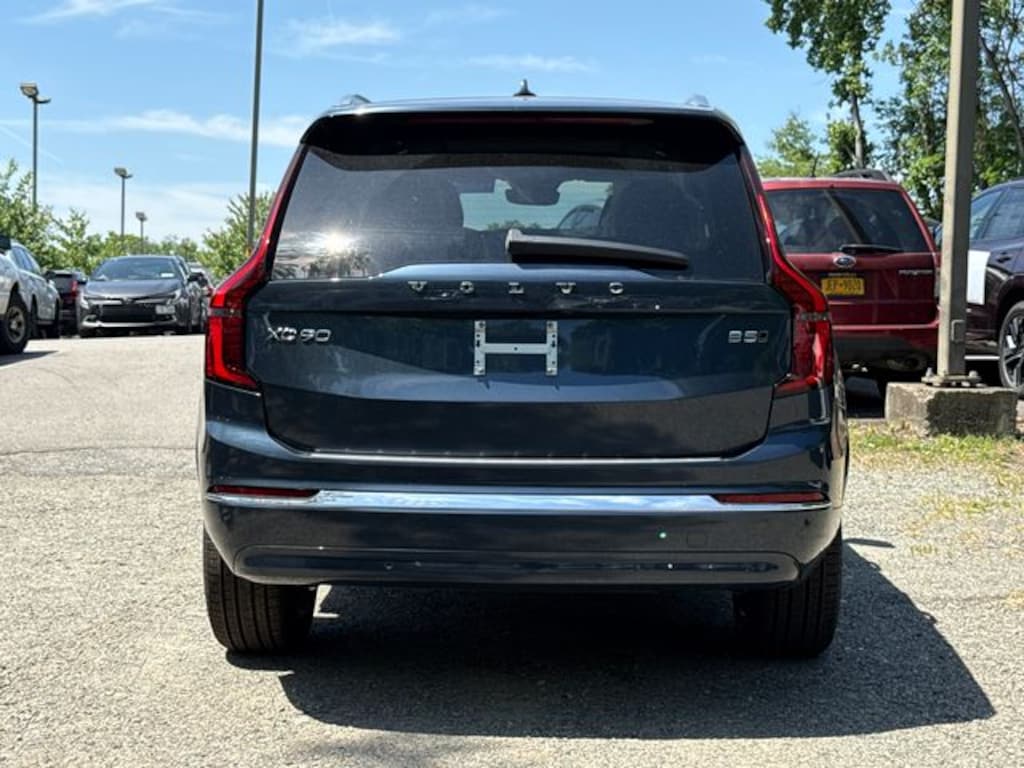 New 2026 Volvo XC90 B5 Core SUV