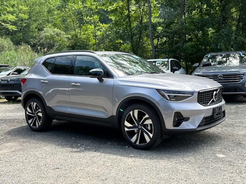 New 2026 Volvo XC40 B5 Plus SUV