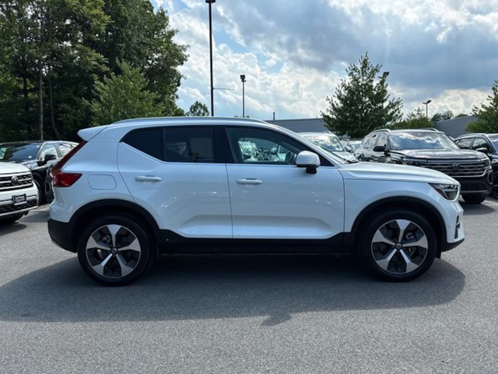 Certified 2025 Volvo XC40 B5 Plus Bright Theme SUV