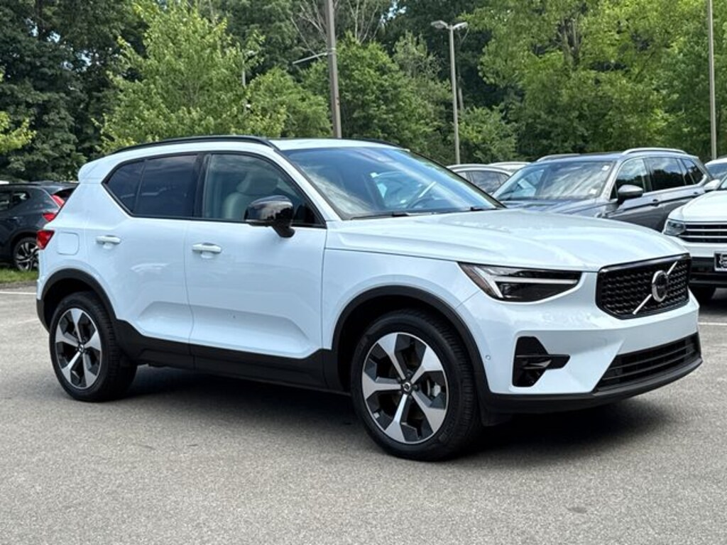 Certified 2026 Volvo XC40 B5 Plus SUV