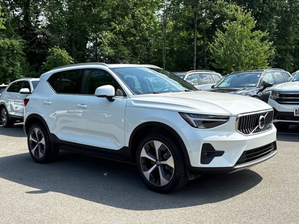 Certified 2025 Volvo XC40 B5 Plus Bright Theme SUV