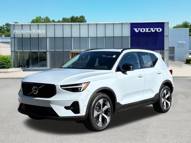 Certified 2026 Volvo XC40 B5 Plus SUV