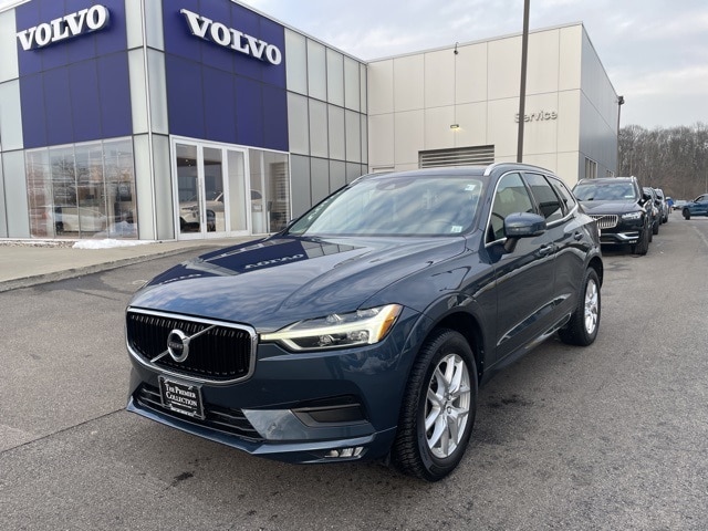 2021 Volvo XC60 Momentum's photo