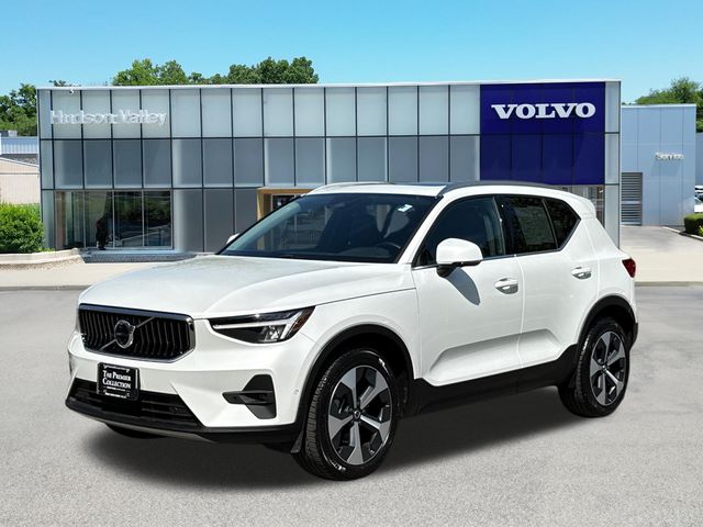 2025 Volvo XC40 B5 Plus Bright AWD's photo