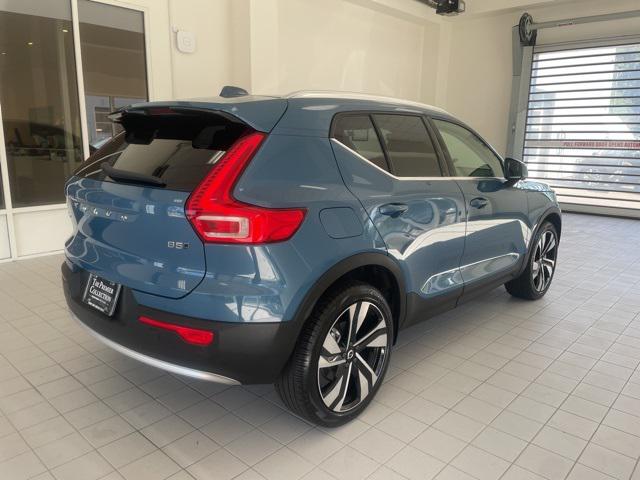2023 Volvo XC40 AWD Plus photo 4