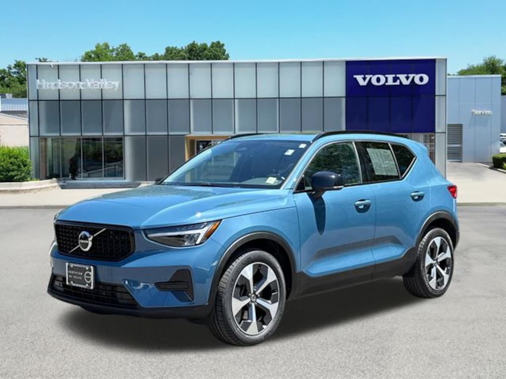 Certified 2024 Volvo XC40 B5 Core SUV