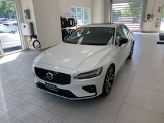 2024 Volvo S60 B5 Core Dark Sedan
