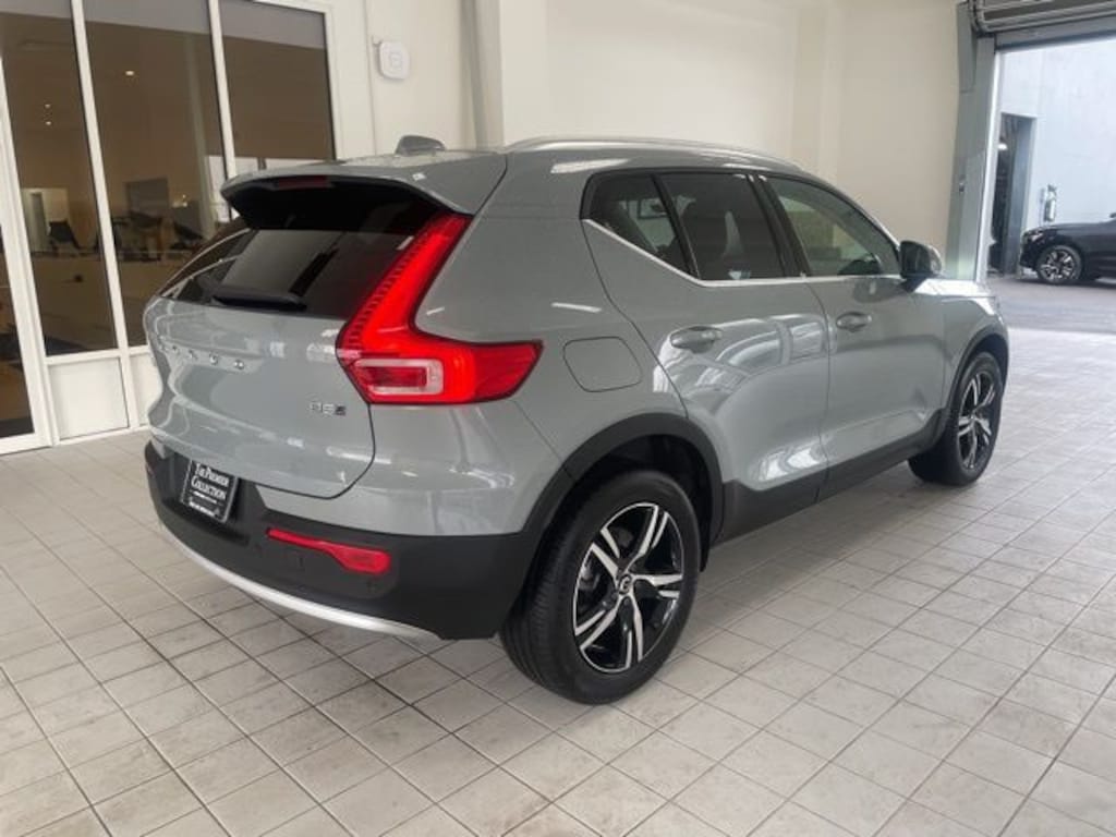 Certified 2025 Volvo XC40 B5 Core Bright Theme SUV