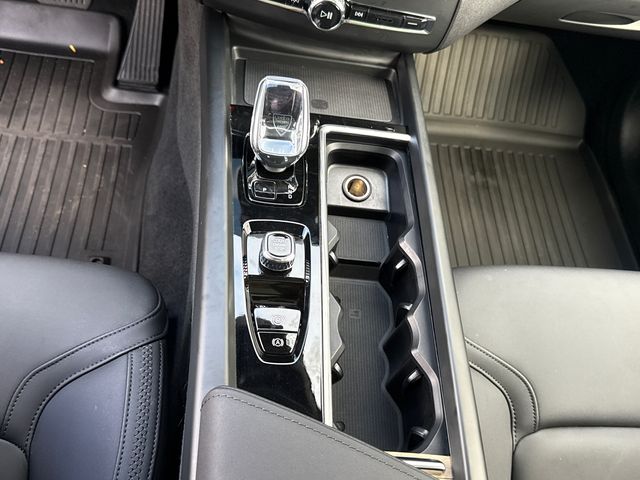 2026 Volvo XC60 Plus - Photo 21