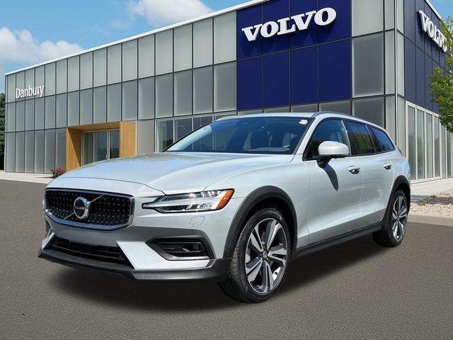 2025 Volvo V60 Cross Country