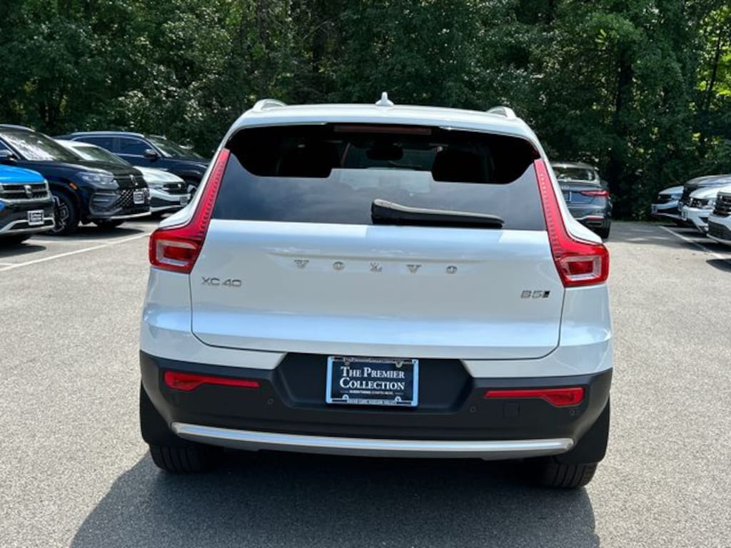Certified 2024 Volvo XC40 B5 Core SUV