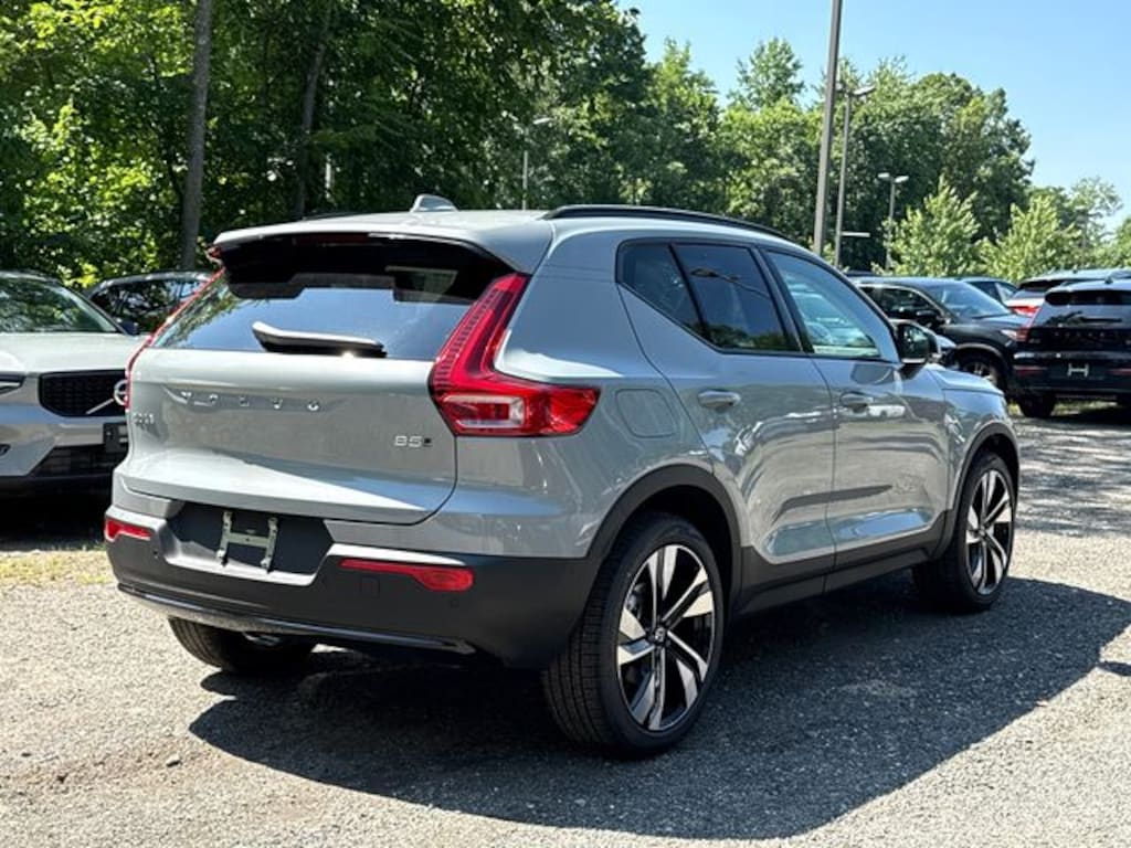 New 2026 Volvo XC40 B5 Ultra SUV