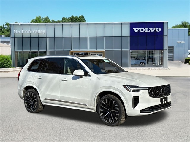 2026 Volvo XC90 Plus's photo