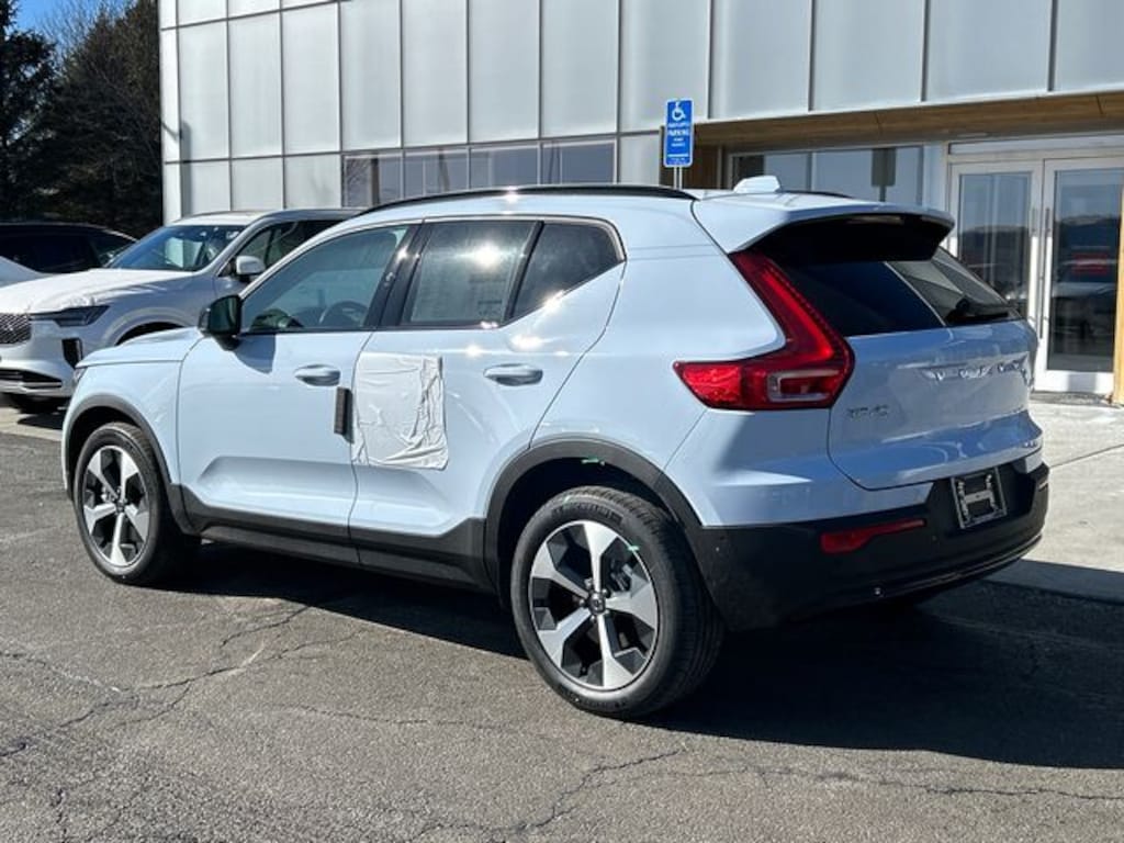 New 2026 Volvo XC40 B5 Plus SUV