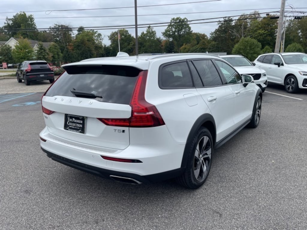 Used 2022 Volvo V60 Cross Country T5 AWD Wagon