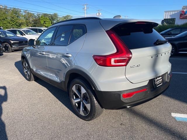2024 Volvo XC40 Core photo 2