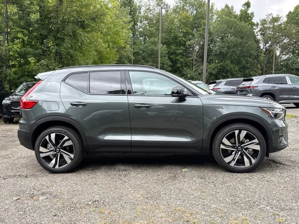 New 2026 Volvo XC40 B5 Ultra SUV