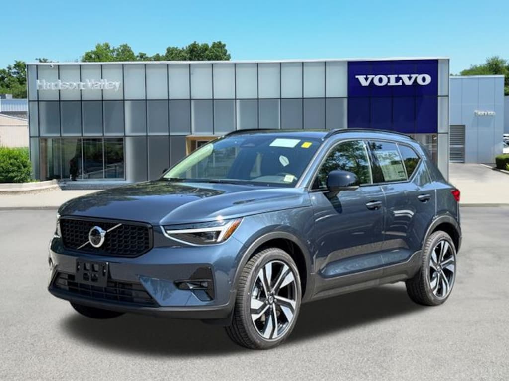 New 2026 Volvo XC40 B5 Plus SUV