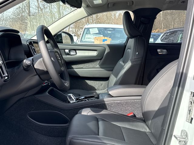 2026 Volvo XC40 Plus - Photo 10