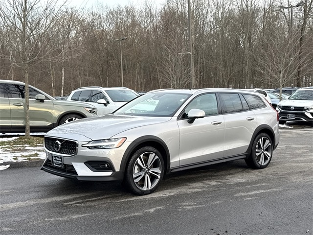 2025 Volvo V60 Cross Country Plus