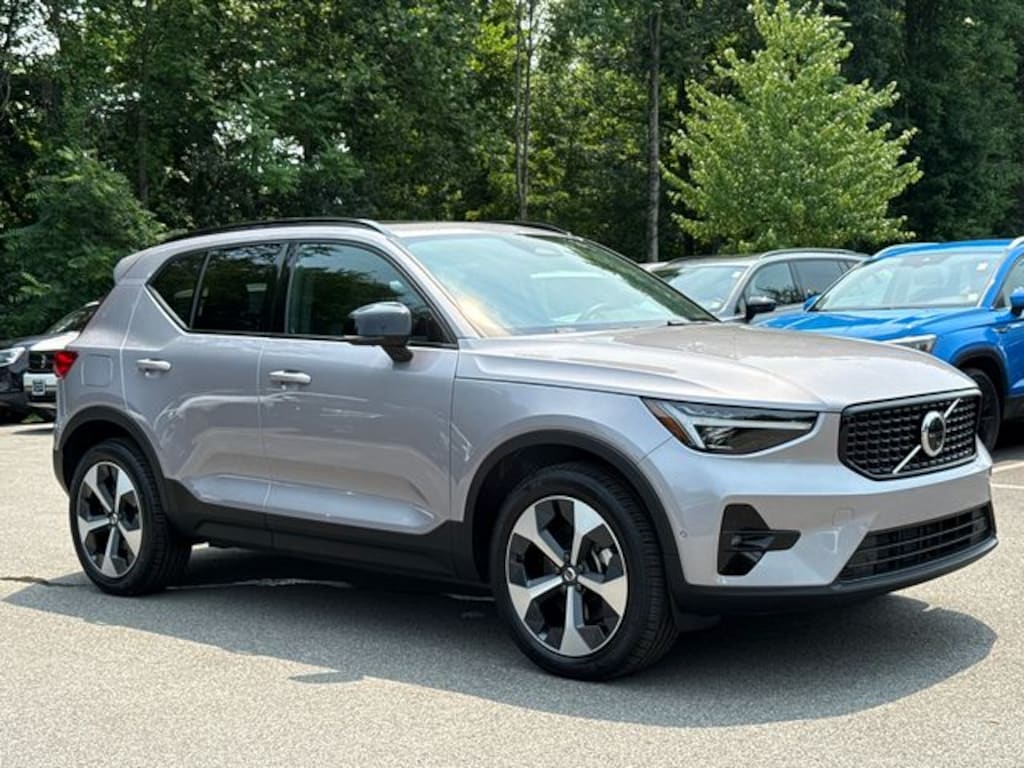 Certified 2026 Volvo XC40 B5 Plus SUV