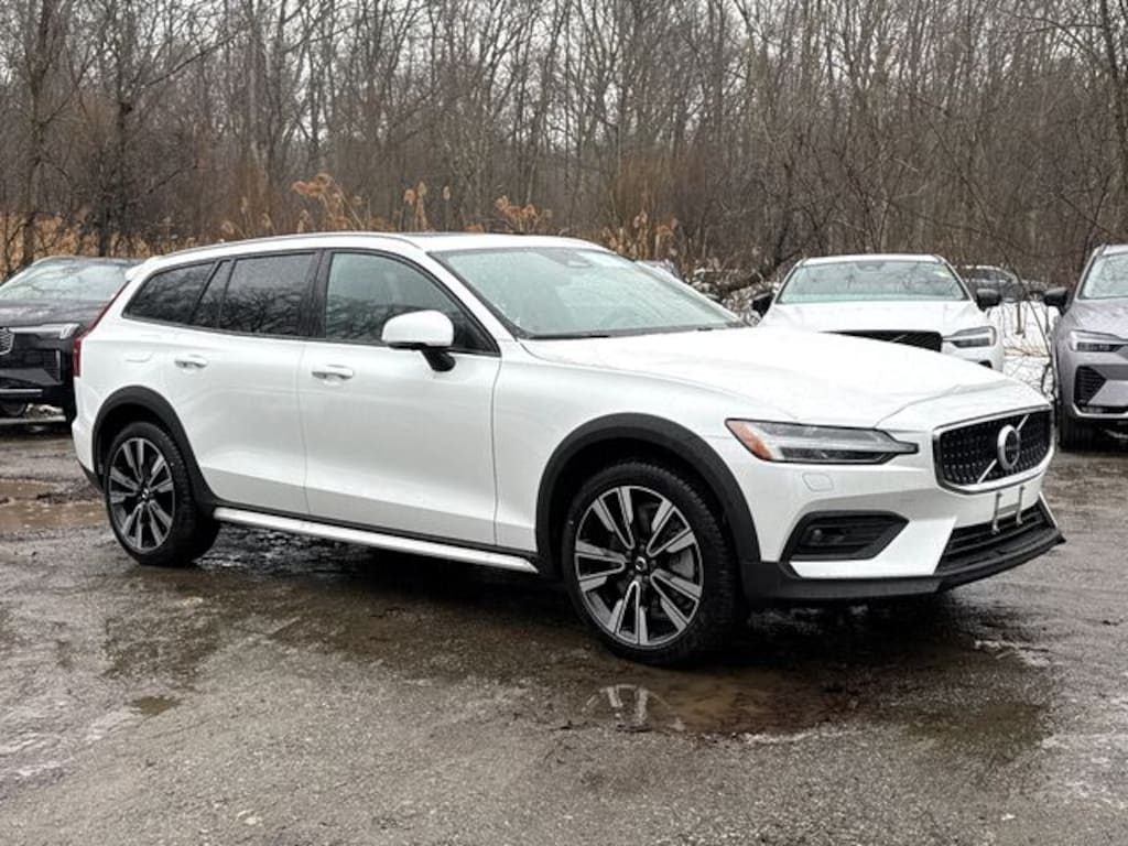 New 2026 Volvo V60 Cross Country B5 Ultra Wagon