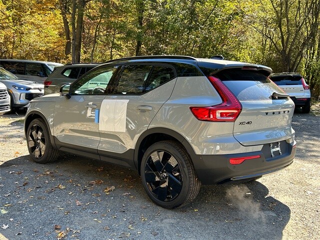 2026 Volvo XC40 photo 4