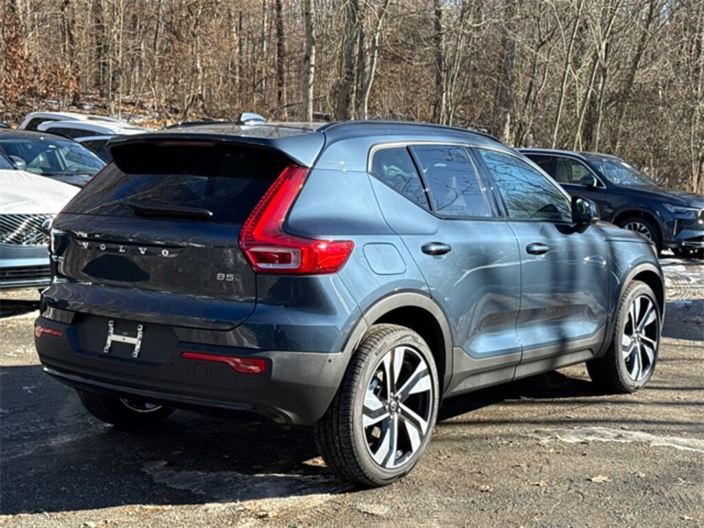 New 2026 Volvo XC40 B5 Ultra SUV