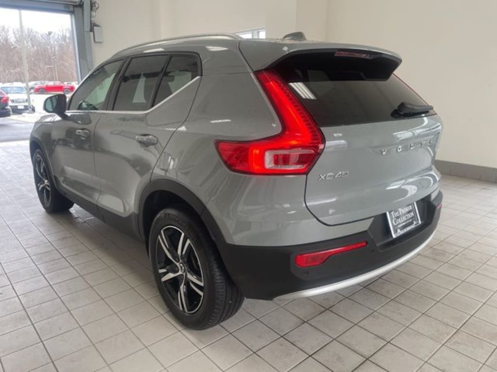Certified 2025 Volvo XC40 B5 Core Bright Theme SUV