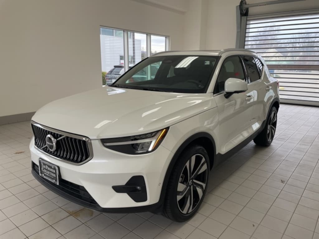 Certified 2025 Volvo XC40 B5 Plus Bright Theme SUV