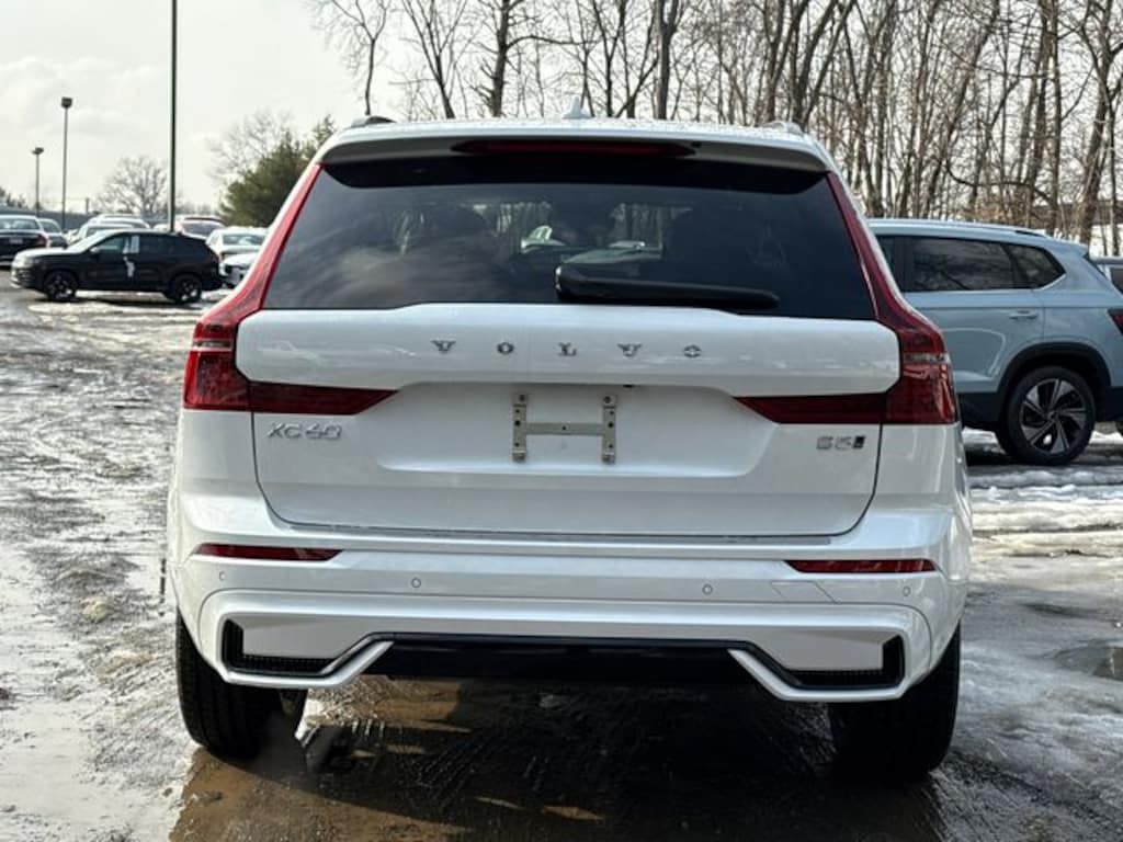 New 2026 Volvo XC60 B5 Plus SUV