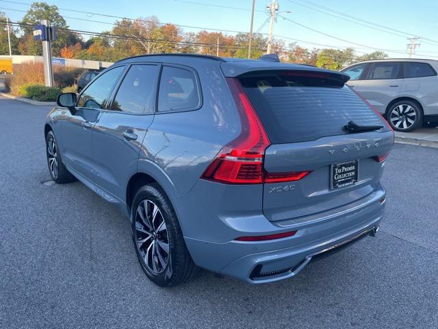 2023 Volvo XC60 B5 Plus photo 2