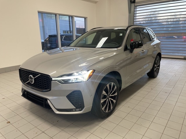 2025 Volvo XC60 Plus's photo