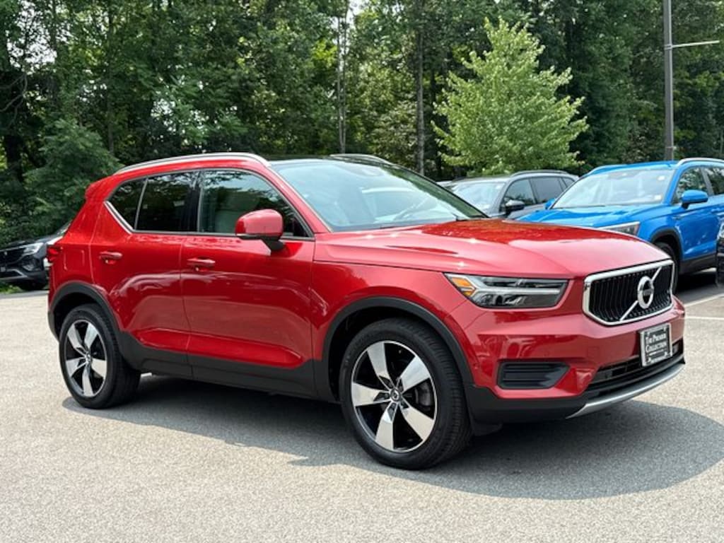 Used 2019 Volvo XC40 T4 Momentum SUV