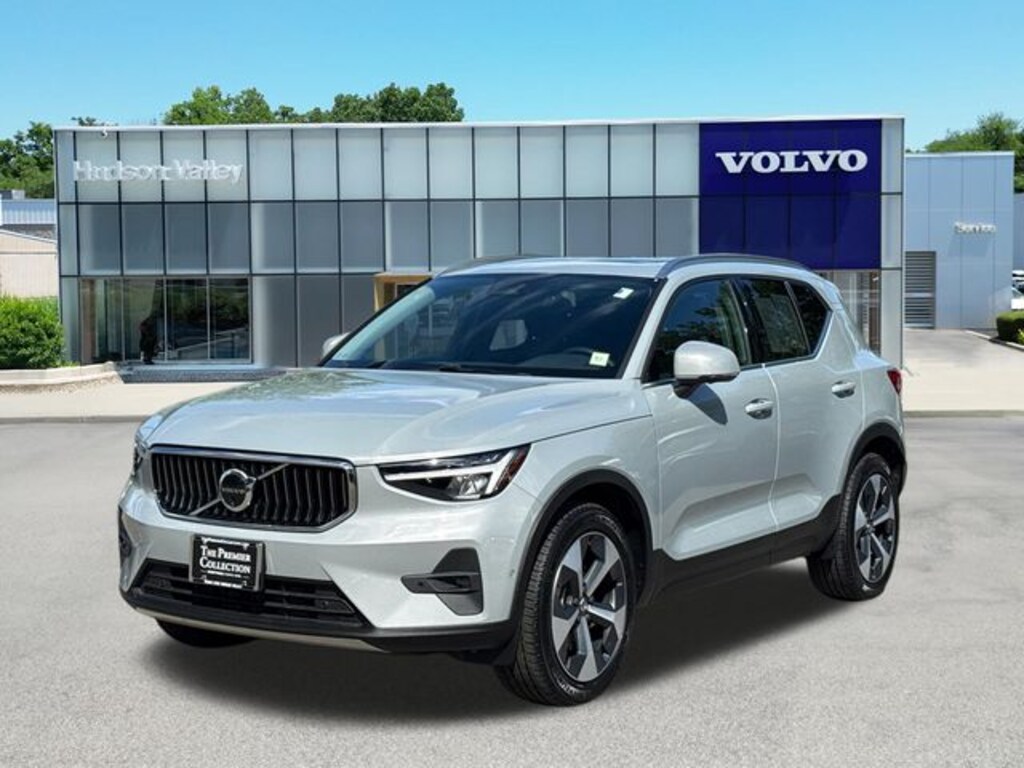 Certified 2025 Volvo XC40 B5 Plus Bright Theme SUV