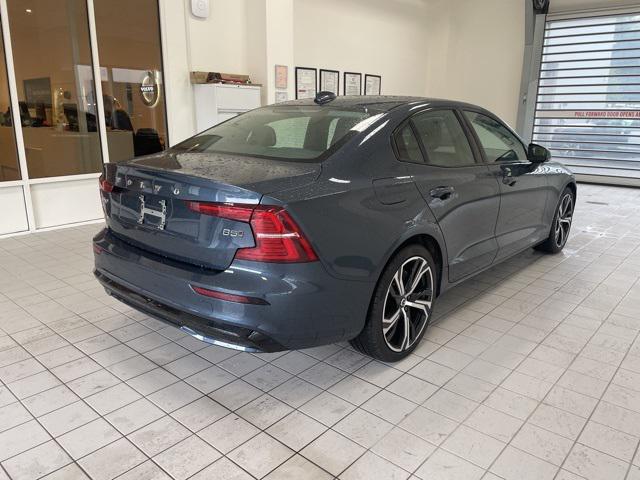 2025 Volvo S60 B5 Core photo 4