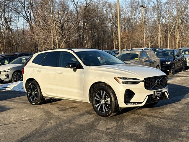 2025 Volvo XC60 Core's photo