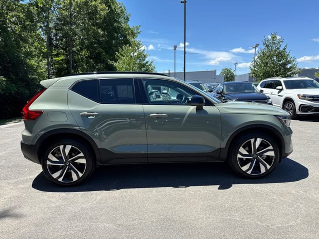 Used 2025 Volvo XC40 B5 Plus Dark Theme SUV