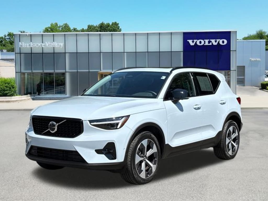 Certified 2026 Volvo XC40 B5 Plus SUV