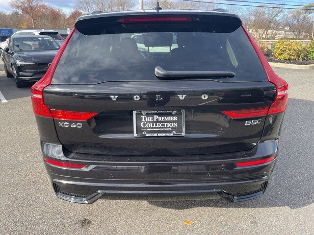 2025 Volvo XC60 B5 Core photo 3