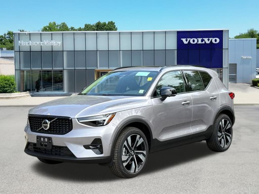 New 2026 Volvo XC40 B5 Plus SUV