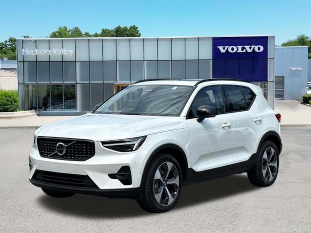 Certified 2026 Volvo XC40 B5 Plus SUV